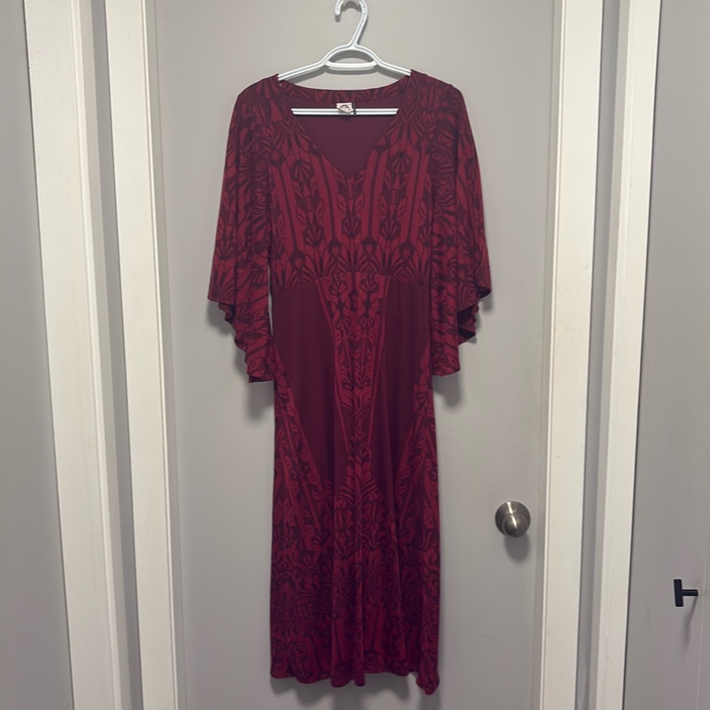 Gorgeous bell sleeved burgundy maxi dress size medium so comfortable to wear